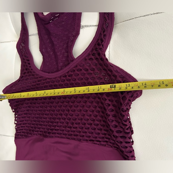 Burgundy Fitted Tank Top - Picture 3 of 5